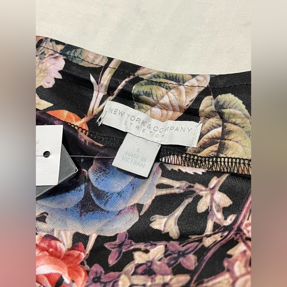 NWT New York & Company Stretch 2 Piece, size S, Floral Top Skirt - Picture 5 of 10